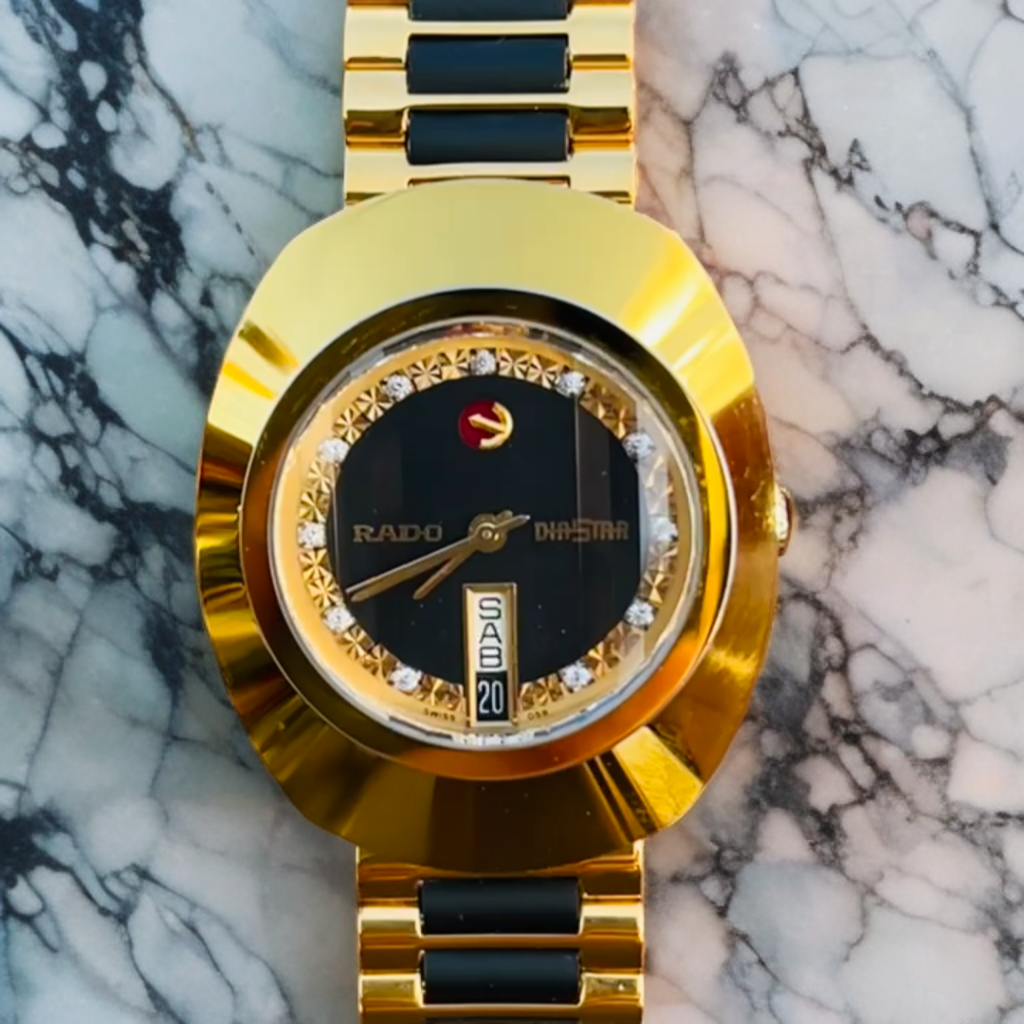 Chance Ager kisi ko 4 lakh ki Watch Chaiye