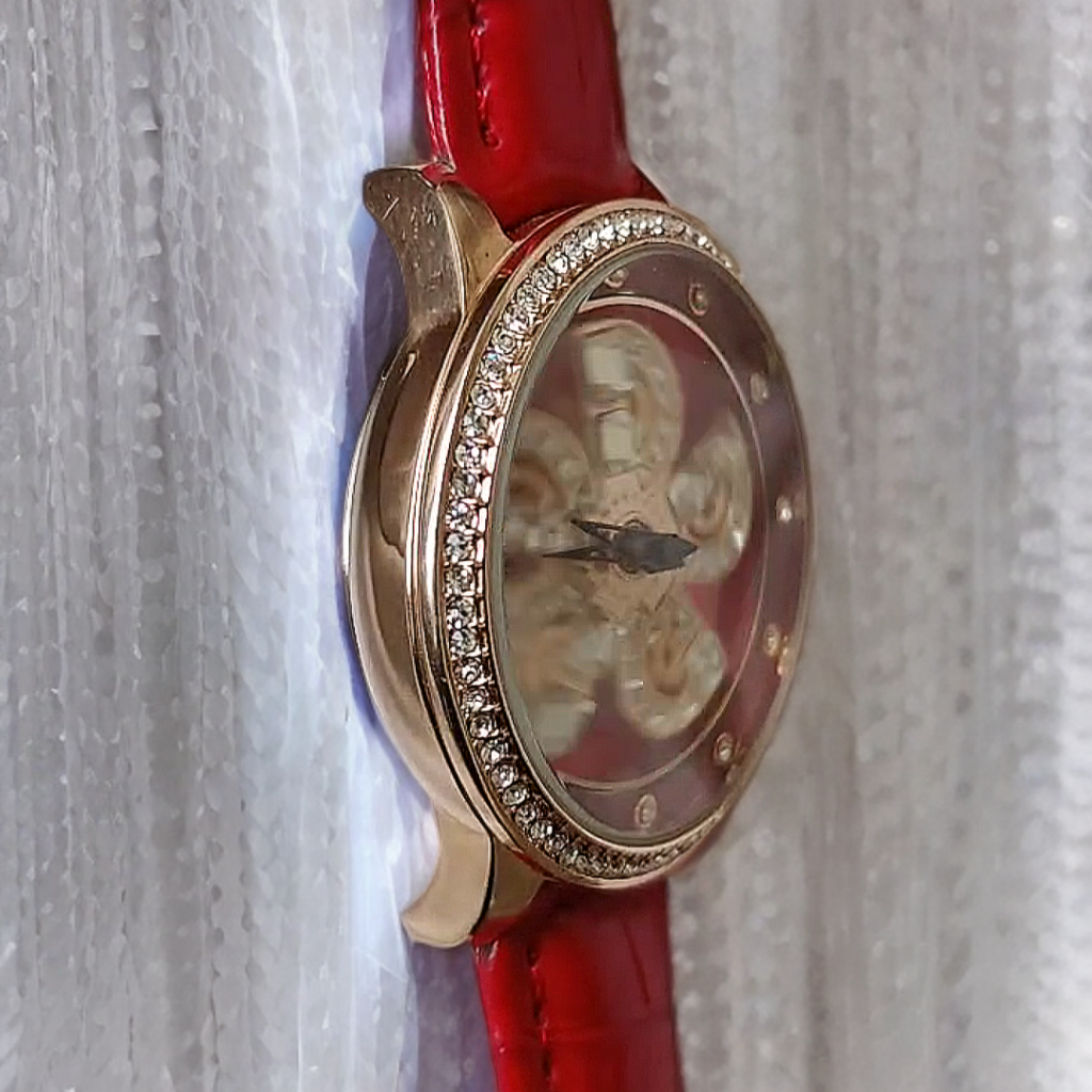 Most Precious Ladies Gift Watch From Saneesi